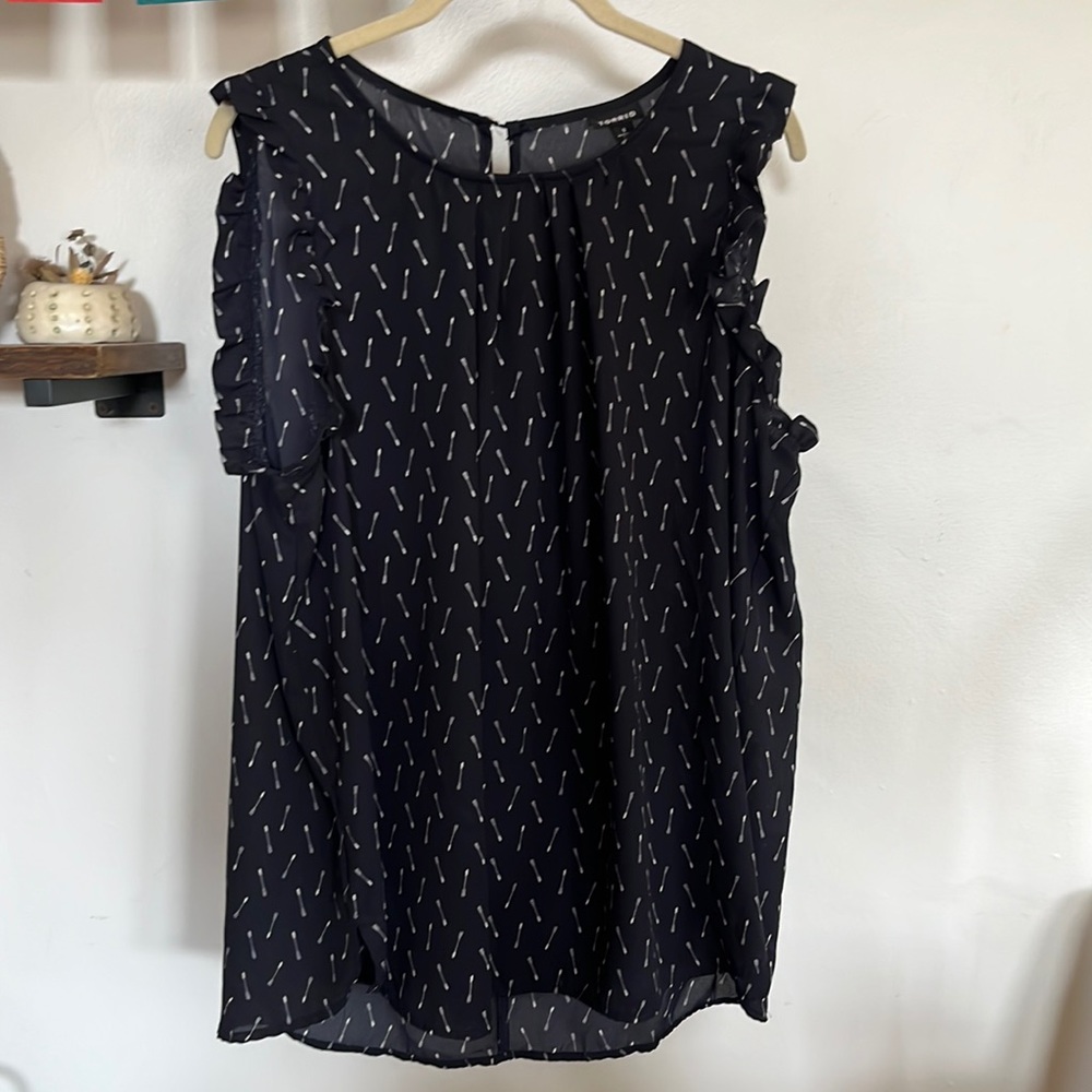 Torrid Navy Arrow Print Top size 1